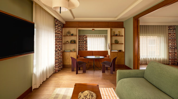 Sir Devonshire Square Suite
