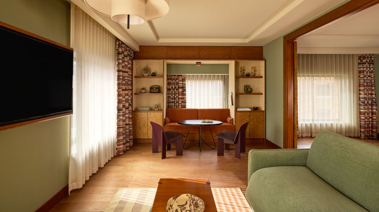 <b>Sir Devonshire Square Suite</b>. Images powered by <a href="https://www.leonardoworldwide.com/" title="Leonardo Worldwide" target="_blank">Leonardo</a>.