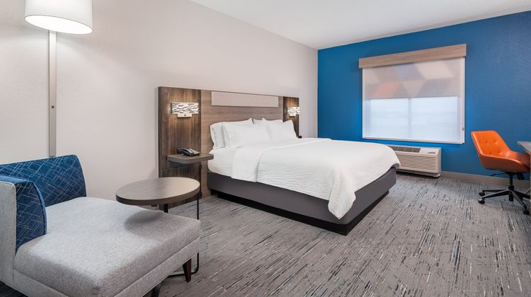 Holiday Inn Express Columbus Edinburgh Room