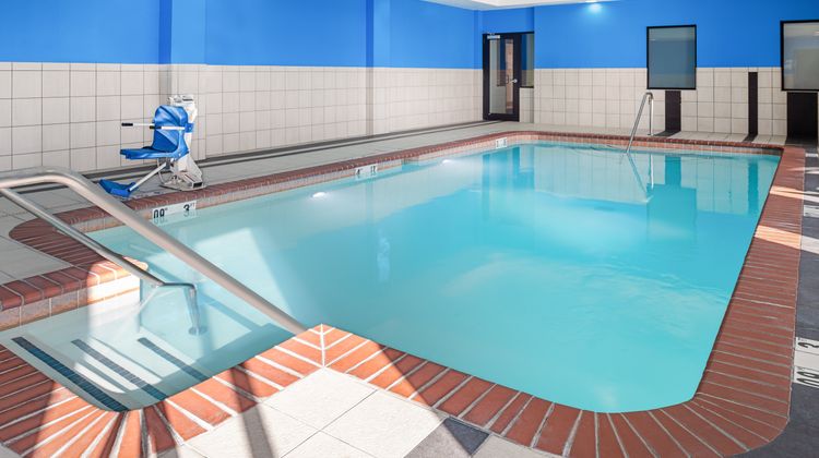 Holiday Inn Express Columbus Edinburgh Pool