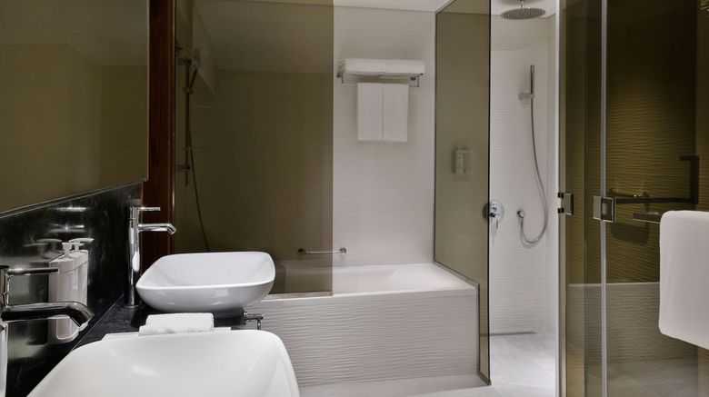 <b>The First Collection Waterfront Room</b>. Images powered by <a href="https://www.leonardoworldwide.com/" title="Leonardo Worldwide" target="_blank">Leonardo</a>.