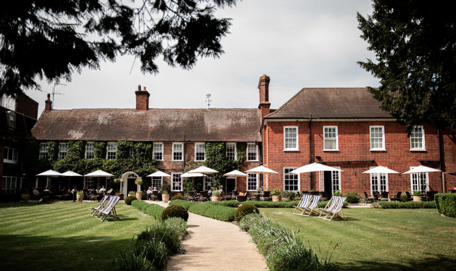 Bush Hotel Farnham Exterior