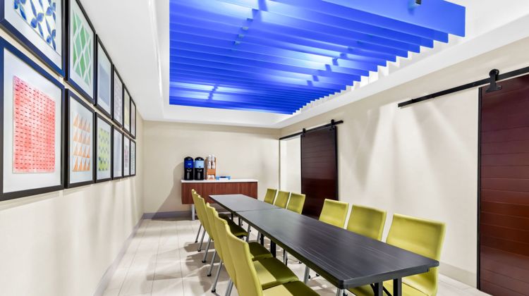 Holiday Inn Express Hotel & Suites Meeting