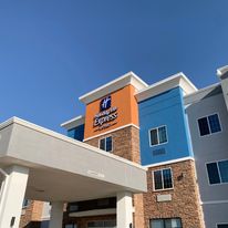 Holiday Inn Express & Suites Bridgeport