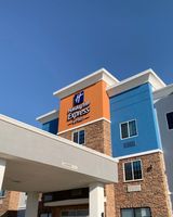 Holiday Inn Express & Suites Bridgeport