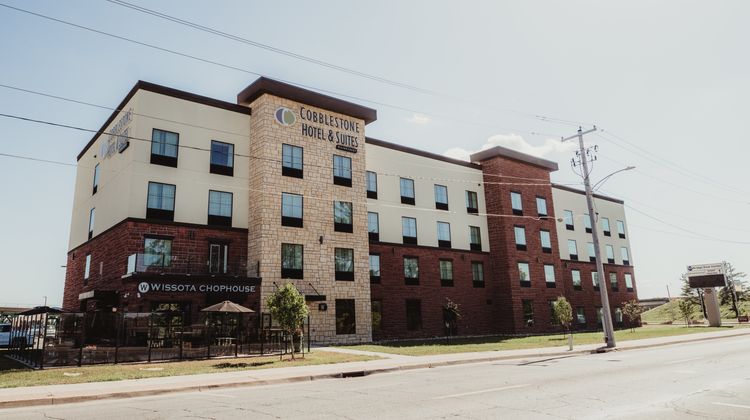 Cobblestone Hotel & Suites Exterior