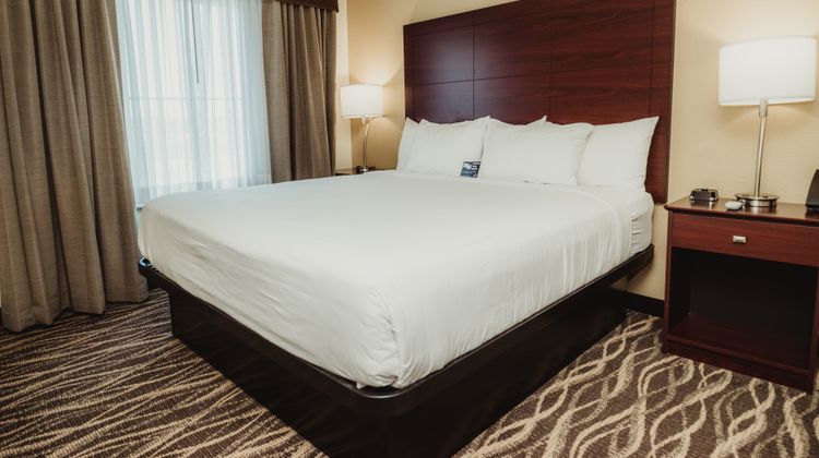 Cobblestone Hotel & Suites Suite