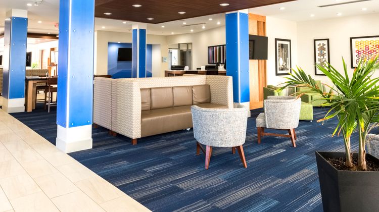 Holiday Inn Express & Suites Commerce Exterior