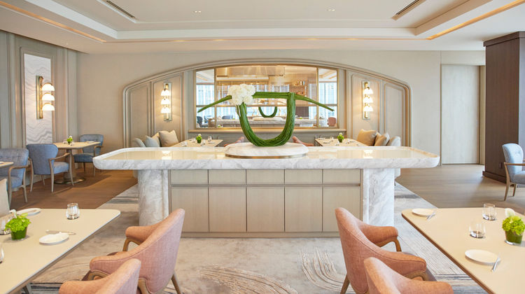 Four Seasons Hotel Tokyo at Marunouchi Restaurant
