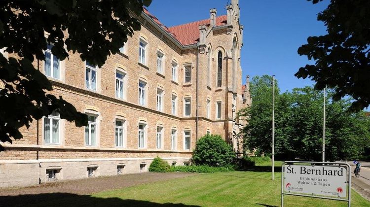 Bildungshaus St Bernhard Exterior