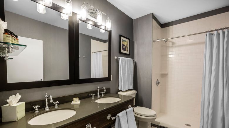 <b>enVision Hotel Boston-Everett Room</b>. Images powered by <a href="https://www.leonardoworldwide.com/" title="Leonardo Worldwide" target="_blank">Leonardo</a>.