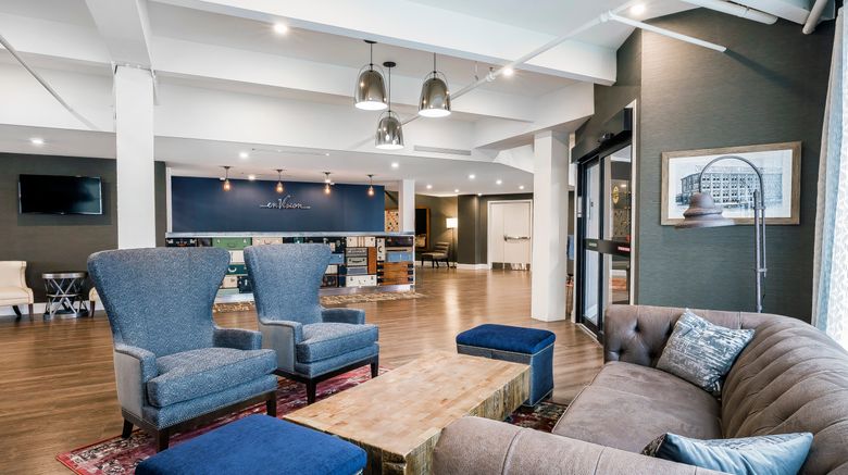 <b>enVision Hotel Boston-Everett Lobby</b>. Images powered by <a href="https://www.leonardoworldwide.com/" title="Leonardo Worldwide" target="_blank">Leonardo</a>.