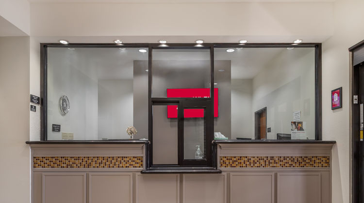 Red Roof Inn La Porte Lobby