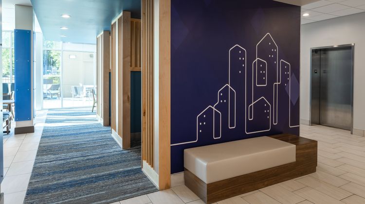 Holiday Inn Express/Stes Greenwood Mall Lobby