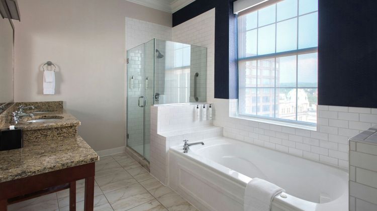 Fairfield Inn & Suites Albany Downtown Room