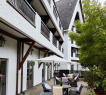 Coppid Beech Hotel Exterior