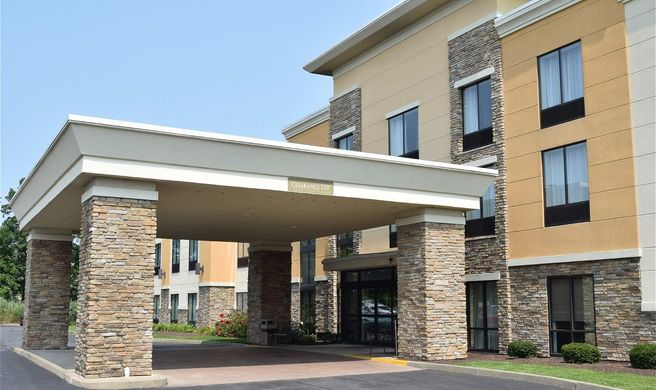 Cicero Grand Syracuse North Exterior