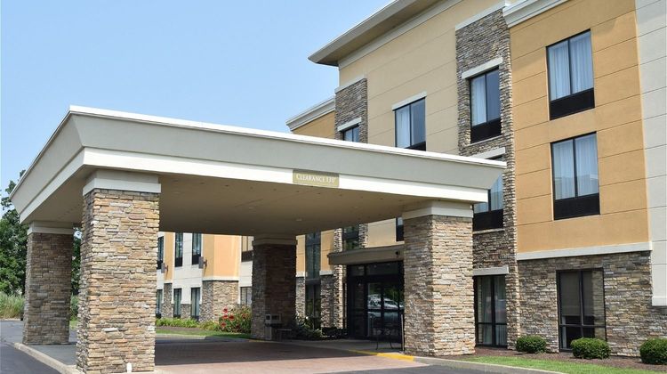 Cicero Grand Syracuse North Exterior