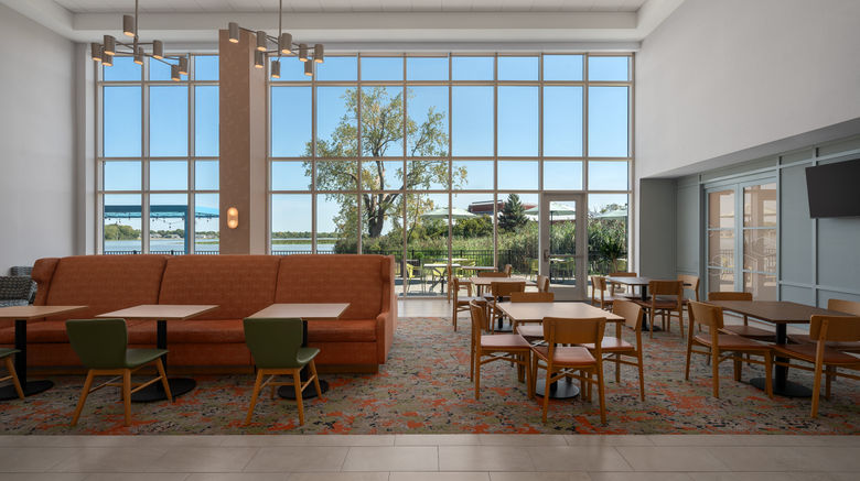 <b>Hampton Inn Port Clinton Catawba Island Lobby</b>. Images powered by <a href="https://www.leonardoworldwide.com/" title="Leonardo Worldwide" target="_blank">Leonardo</a>.