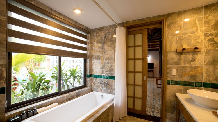 Pilgrimage Village, Hue Room