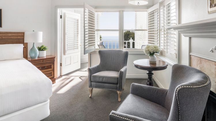 Blue Lantern Inn Room