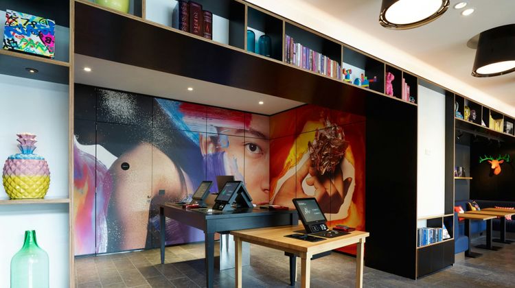 citizenM Zurich Lobby