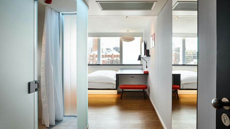 citizenM London Victoria Station Hotel Room