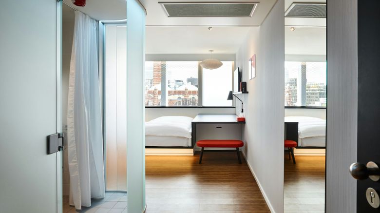 <b>citizenM London Victoria Station Hotel Room</b>. Images powered by <a href="https://www.leonardoworldwide.com/" title="Leonardo Worldwide" target="_blank">Leonardo</a>.