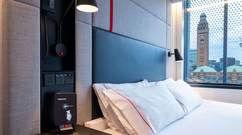 <b>citizenM London Victoria Station Hotel Room</b>. Images powered by <a href="https://www.leonardoworldwide.com/" title="Leonardo Worldwide" target="_blank">Leonardo</a>.