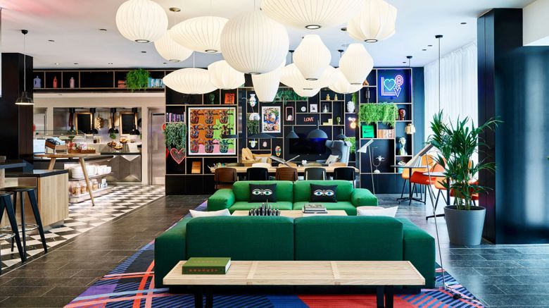 <b>citizenM London Victoria Station Hotel Lobby</b>. Images powered by <a href="https://www.leonardoworldwide.com/" title="Leonardo Worldwide" target="_blank">Leonardo</a>.