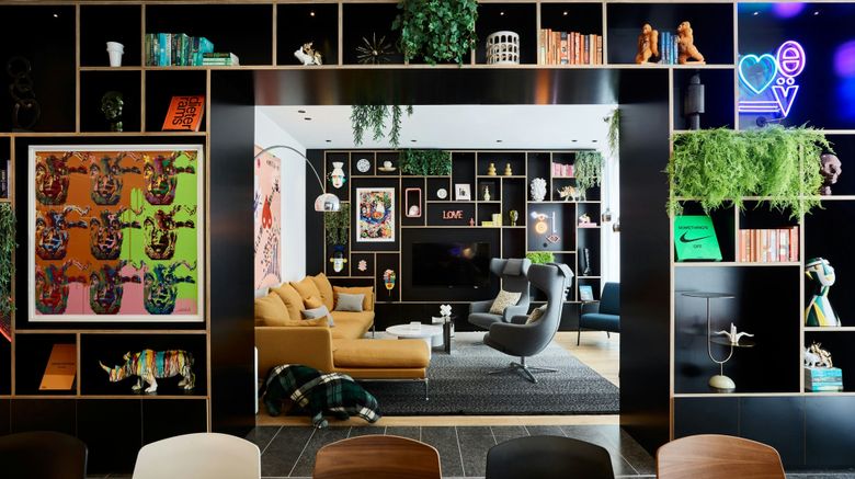 <b>citizenM London Victoria Station Hotel Lobby</b>. Images powered by <a href="https://www.leonardoworldwide.com/" title="Leonardo Worldwide" target="_blank">Leonardo</a>.