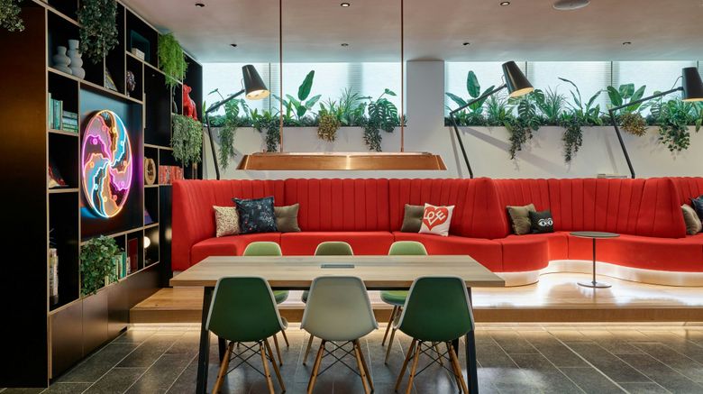 <b>citizenM London Victoria Station Hotel Lobby</b>. Images powered by <a href="https://www.leonardoworldwide.com/" title="Leonardo Worldwide" target="_blank">Leonardo</a>.