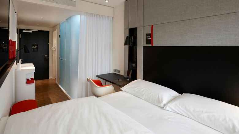 <b>citizenM Geneva Room</b>. Images powered by <a href="https://www.leonardoworldwide.com/" title="Leonardo Worldwide" target="_blank">Leonardo</a>.