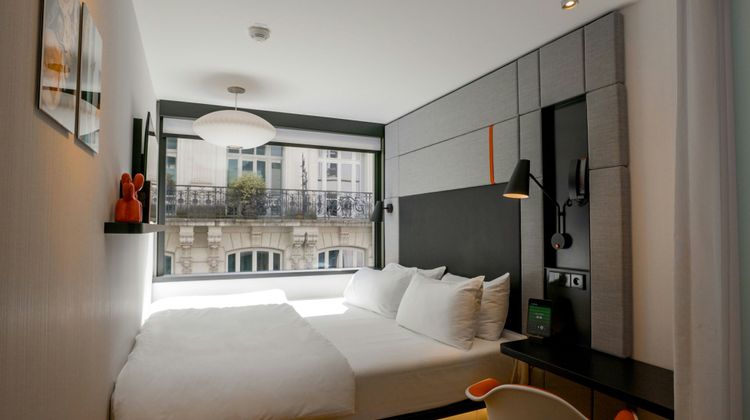 citizenM Paris Opera Hotel Room