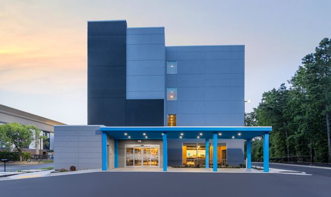 Tru By Hilton Commerce Exterior