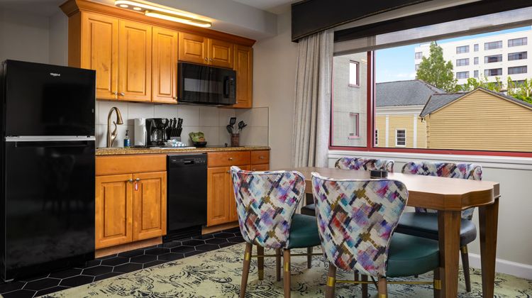 Wyndham Avenue Plaza Resort Restaurant