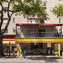 Wyndham Avenue Plaza Resort