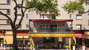Wyndham Avenue Plaza Resort