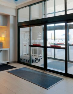 Holiday Inn Express Hotel & Suites