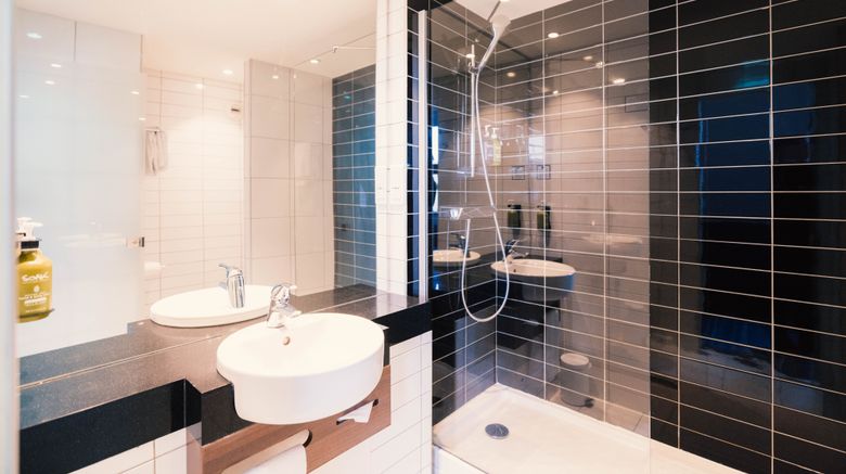 <b>Holiday Inn Express Lille Centre Room</b>. Images powered by <a href="https://www.leonardoworldwide.com/" title="Leonardo Worldwide" target="_blank">Leonardo</a>.