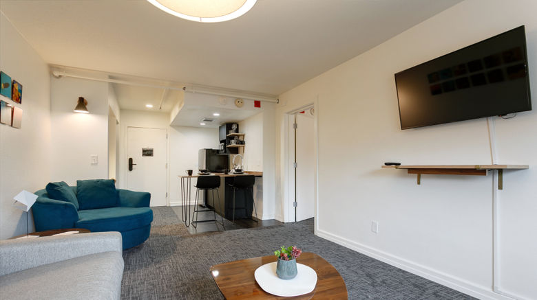 <b>Hotel Leo Room</b>. Images powered by <a href="https://www.leonardoworldwide.com/" title="Leonardo Worldwide" target="_blank">Leonardo</a>.