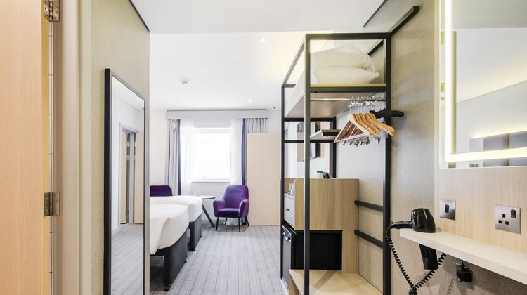 Premier Inn Dubai International Lobby