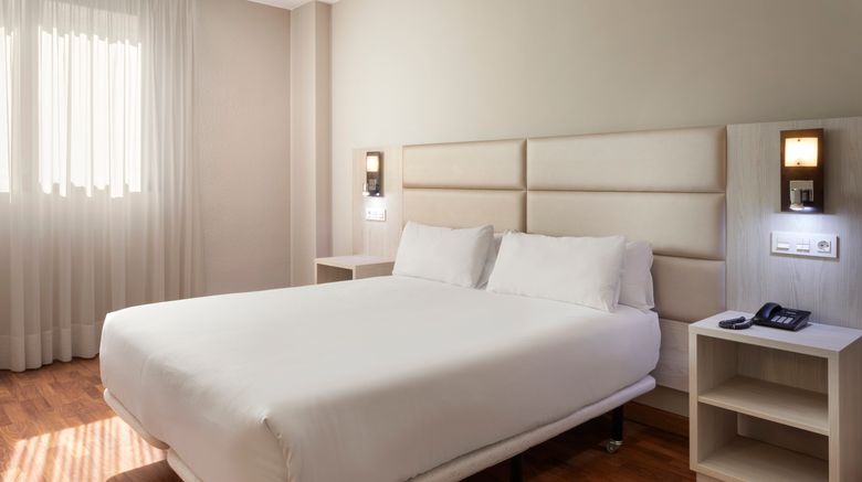 <b>Hotel Zaragoza Royal Room</b>. Images powered by <a href="https://www.leonardoworldwide.com/" title="Leonardo Worldwide" target="_blank">Leonardo</a>.