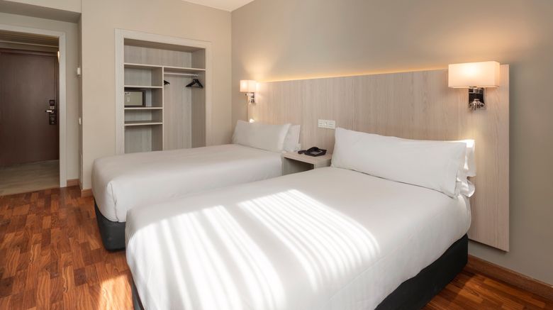 <b>Hotel Zaragoza Royal Room</b>. Images powered by <a href="https://www.leonardoworldwide.com/" title="Leonardo Worldwide" target="_blank">Leonardo</a>.