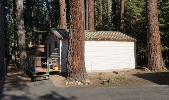 Tamarack Lodge Motel Room