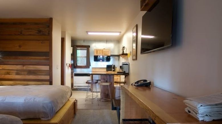 <b>Tamarack Lodge Motel Room</b>. Images powered by <a href="https://www.leonardoworldwide.com/" title="Leonardo Worldwide" target="_blank">Leonardo</a>.