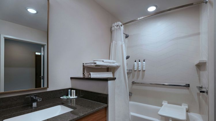 Fairfield Inn & Suites Lincoln Crete Room