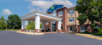Holiday Inn Express Hotel & Suites Exterior