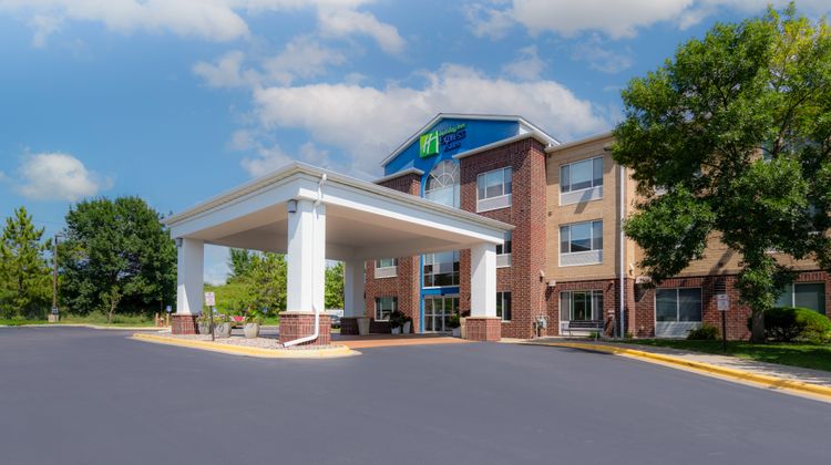 Holiday Inn Express Hotel & Suites Exterior