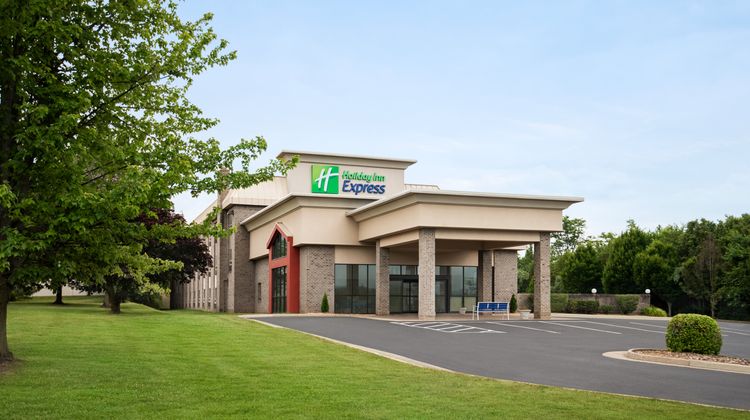 Holiday Inn Express Exterior